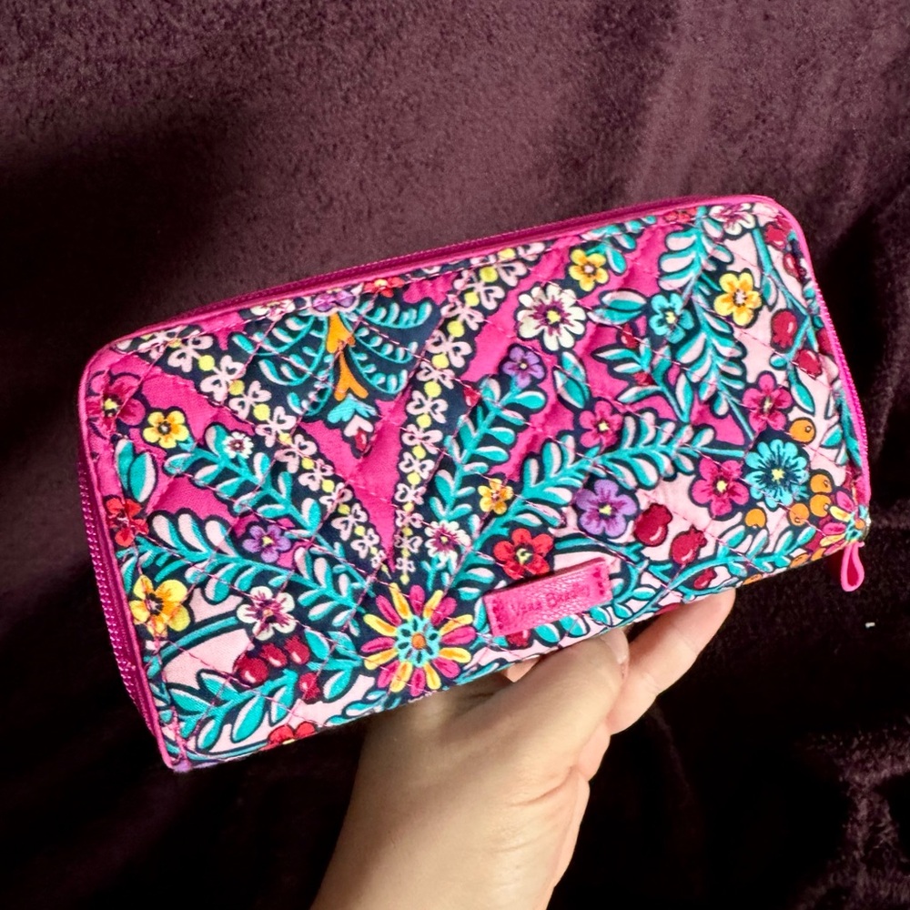 Vera Bradley NWOT ✨ Iconic RFID Georgia Wallet in discontinued Kaleidoscope